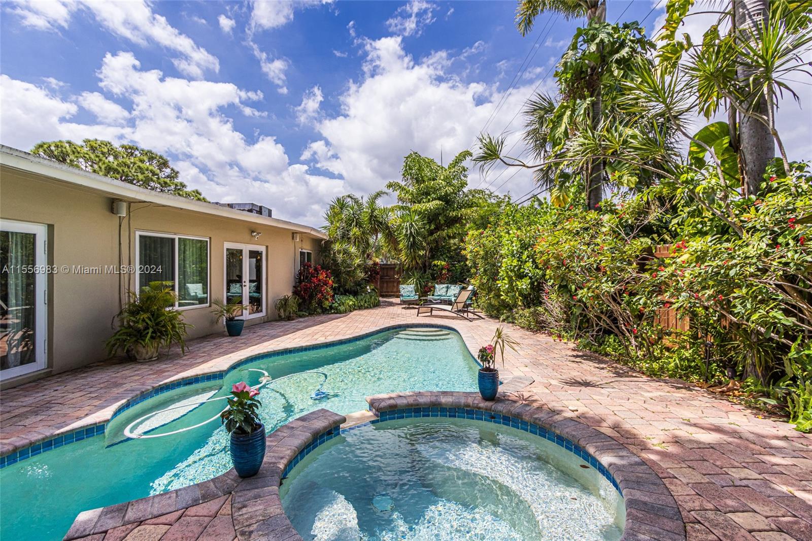 CORAL SHORES - Residential