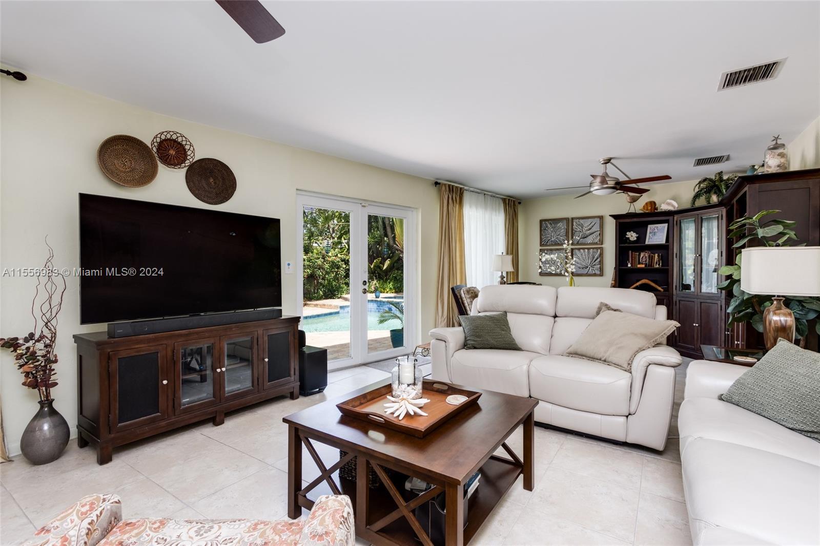CORAL SHORES - Residential