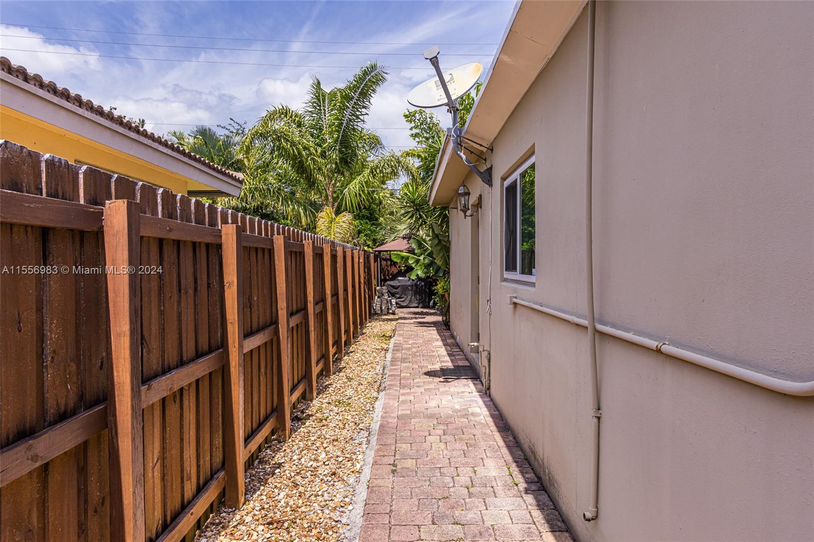 CORAL SHORES - Residential