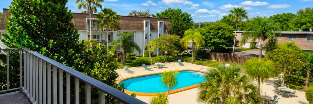 WOODSIDE IN KENDALL CONDO - Residential