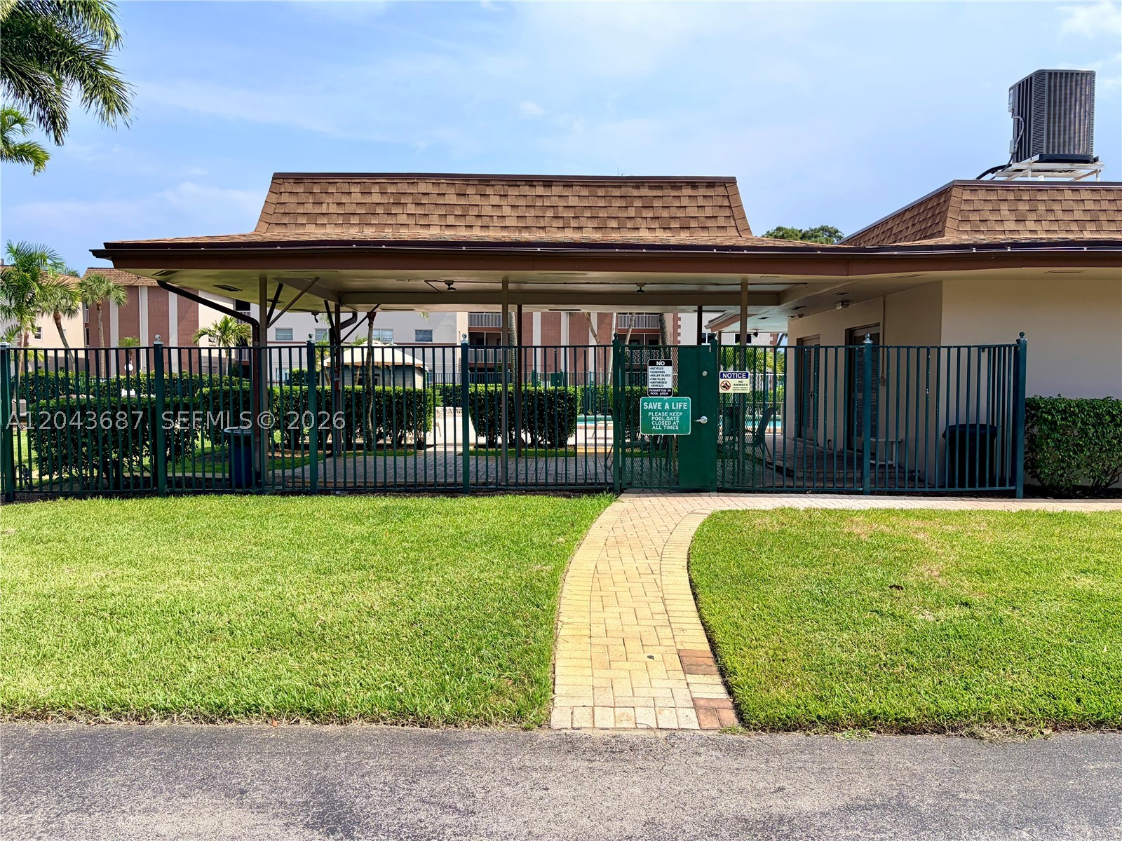 ARROWHEAD CONDO NO VIII - Residential