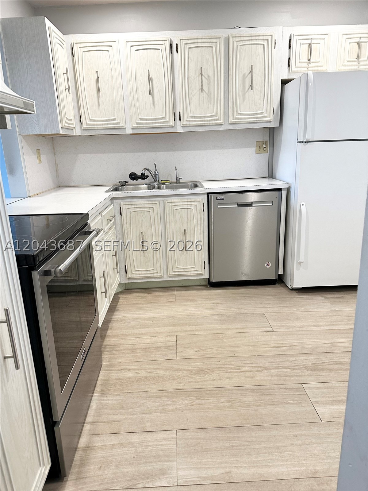 ARROWHEAD CONDO NO VIII - Residential