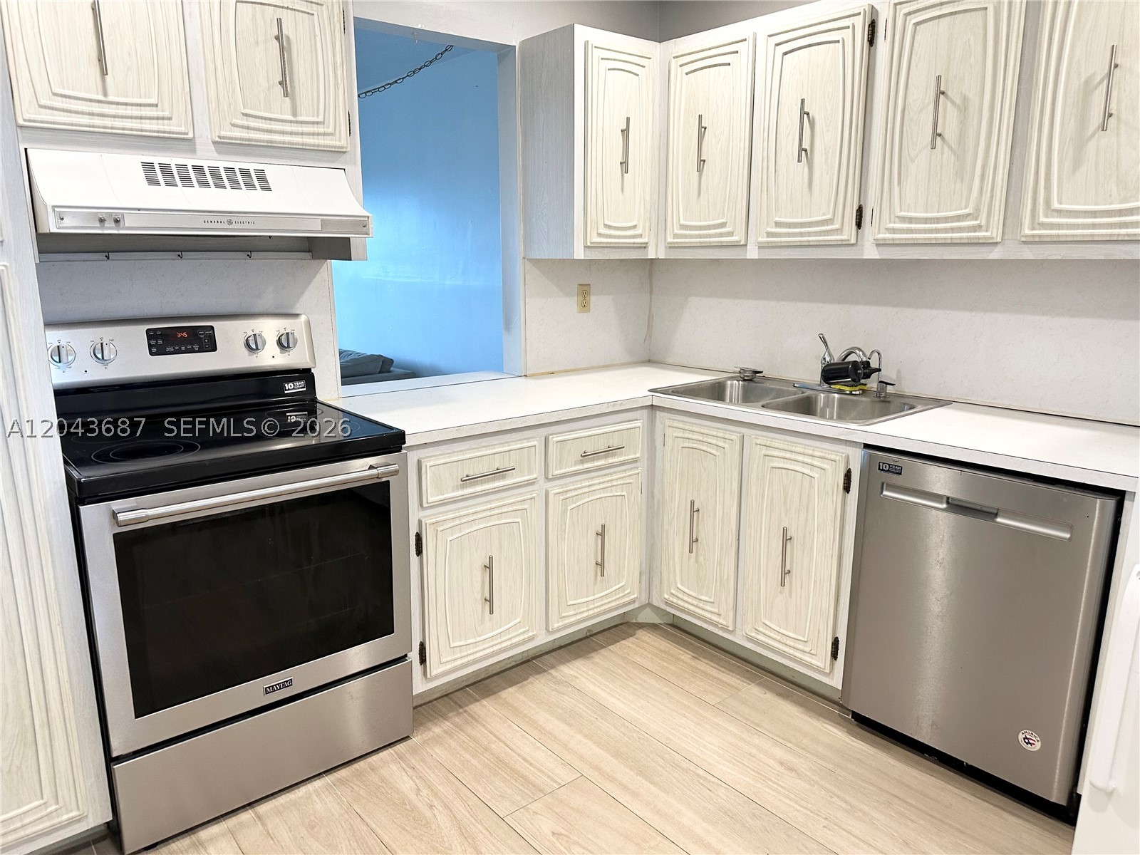 ARROWHEAD CONDO NO VIII - Residential