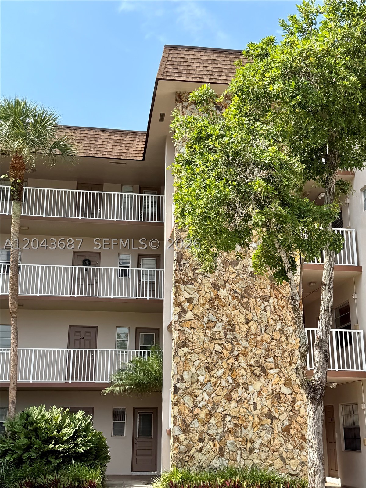 ARROWHEAD CONDO NO VIII - Residential