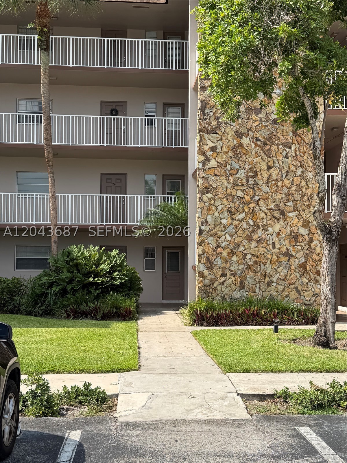 ARROWHEAD CONDO NO VIII - Residential