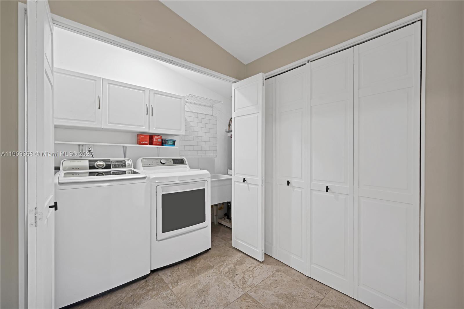 GULFSTREAM ESTATES - Residential