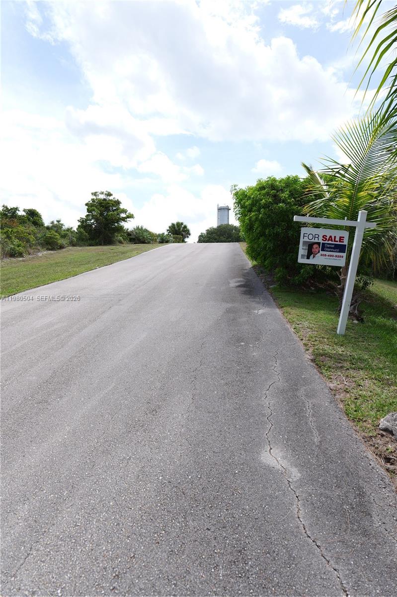 HOBE SOUND - Land