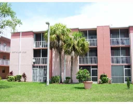 Spacious 2BD/2BA unit conveniently located near the Turnpike. Recently painted and well maintained. Move-in ready with easy access to major highways, shopping, and dining.
