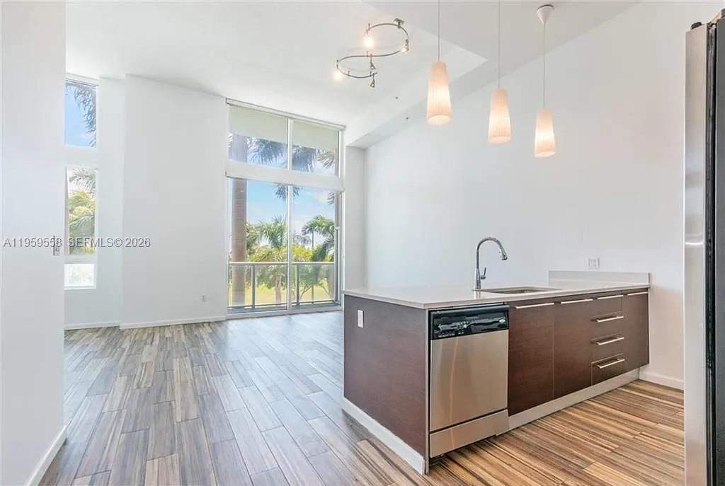 QUANTUM ON THE BAY CONDO - Residential