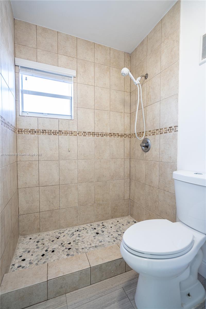 ISLE OF NORMANDY-MIAMI VI - Residential Lease