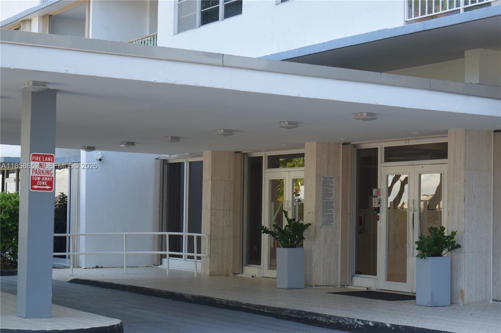 Price to Sell! 1-Bedroom in North Bay Village – Motivated Seller!
Discover this spacious one-bedroom, one-bath residence in the desirable Kennedy House condominium, ideally located just minutes from South Beach, Wynwood, and Brickell for quick access to top shopping, dining, and nightlife. This pet-friendly community offers resort-style living with a heated pool, BBQ area, fitness center, game room, and convenient on-site laundry. Perfect for investors—rentals are permitted from the first year! BUY NOW BEFORE PRICES GO UP! The association fee includes cable and internet, and the unit is fully paid off. With a motivated seller and a location in one of Miami’s fastest-growing areas, this is an excellent opportunity you won’t want to miss.