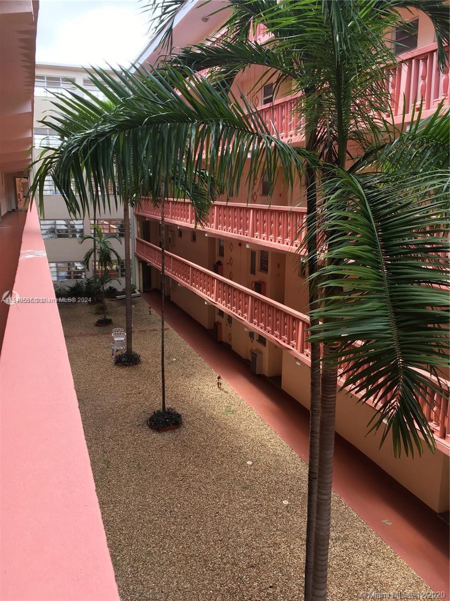 FIRST GULFSTREAM GARDEN - Residential