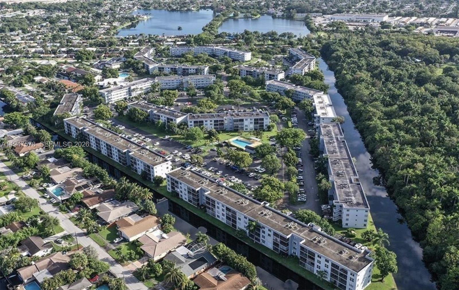 2BD/2BA condo in gated Royal Park featuring an upgraded kitchen with modern cabinetry. Resort-style amenities include 3 pools, fitness center, sauna, clubhouse, BBQ areas, car wash & 24-hr security. Minutes to Wilton Manors, Oakland Park Culinary District, beaches, I-95 & shopping. Pets allowed. Strong reserves. Buy with as little as 5% down. Open to offers. Open to offers