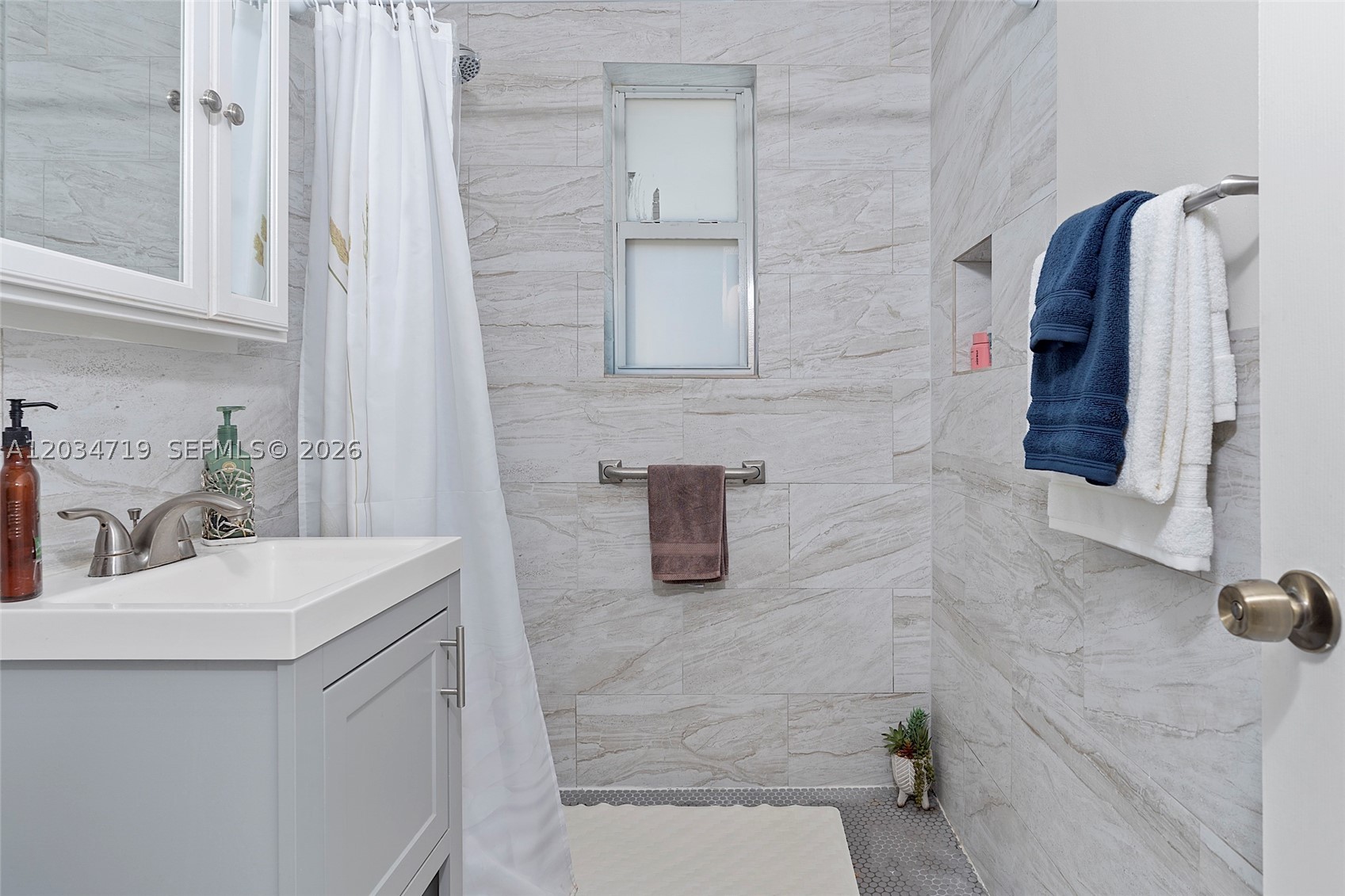 ARTBILT HOMES - Residential