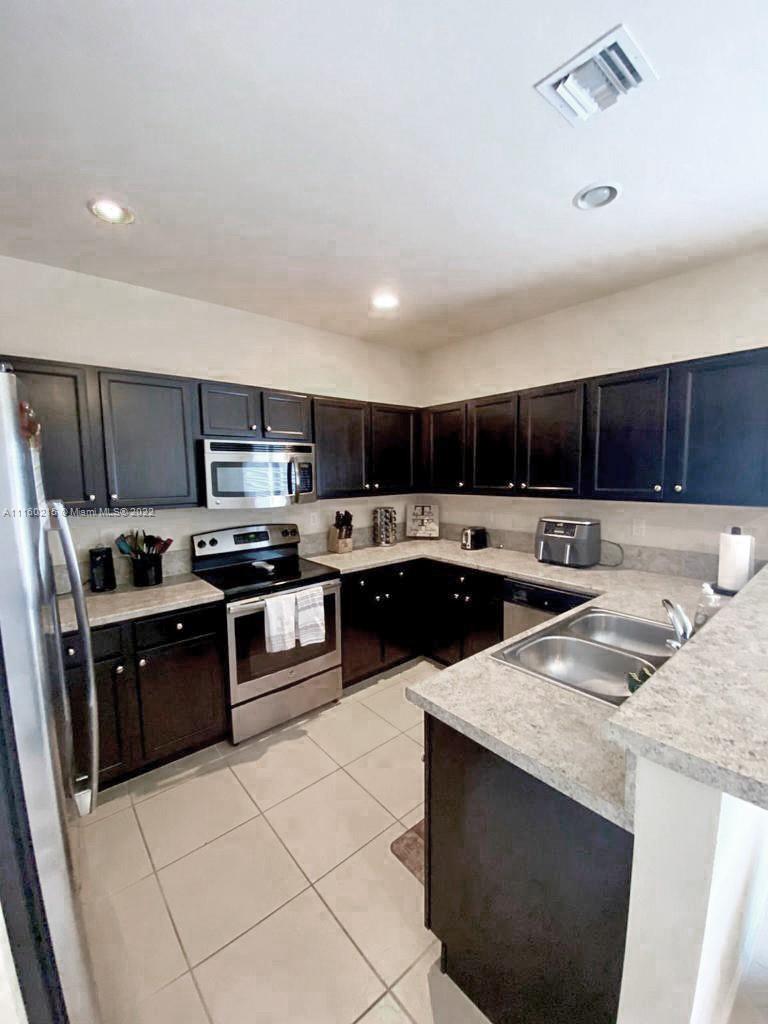 MARTINIQUE AT OASIS REPLA - Residential Lease