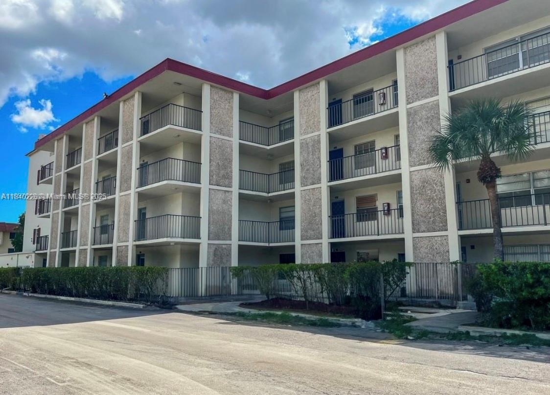 GREAT INVESTMENT PROPERTY! LEASE UNIT AT MARKET RENT FOR UP TO $2K/MONTH. BEAUTIFULLY RENOVATED 2 BEDROOMS, 2 BATHROOM CONDO IN 55+ COMMUNITY. LARGE WALK-IN CLOSET, TILE FLOORING THROUGHOUT, ENCLOSED BALCONY . PERFECT FOR DOWN-SIZING OR FIRST TIME BUYER. 5 MINS TO SHOPPING, RESTAURANTS AND MAJOR HOSPITAL. 8 MINS TO PINK STADIUM.  Owner paid All accesments in full.