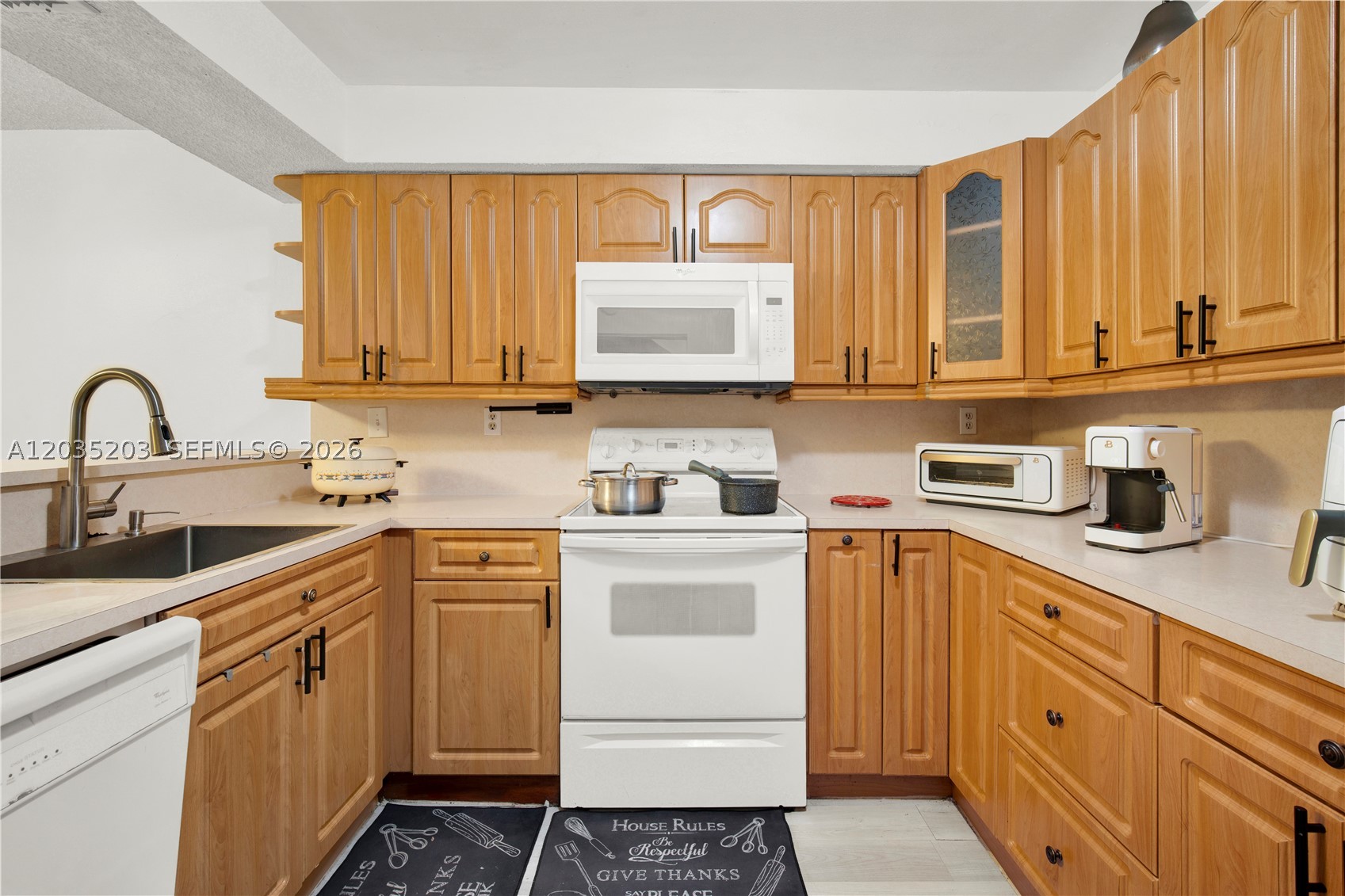 CONTINUUM CONDO PH II - Residential