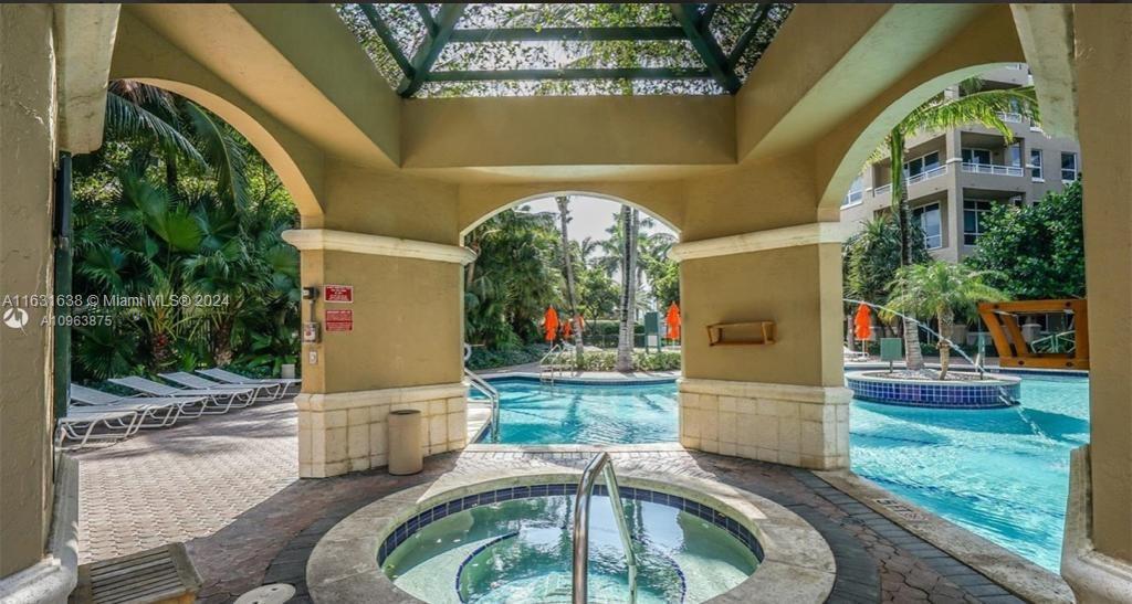 TURNBERRY ON THE GREEN CO - Residential
