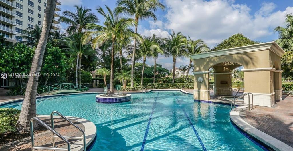 TURNBERRY ON THE GREEN CO - Residential