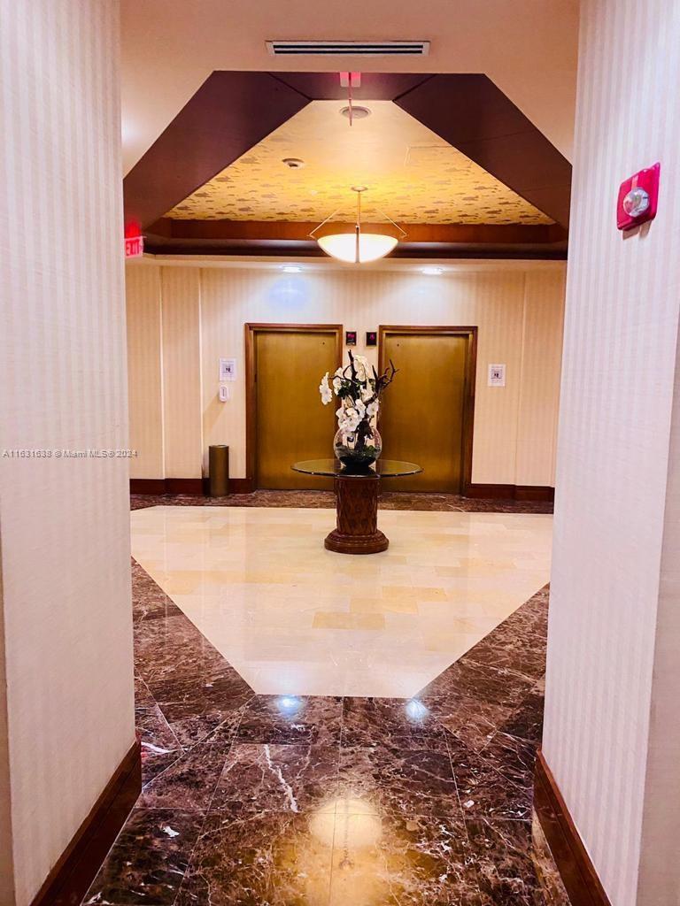 TURNBERRY ON THE GREEN CO - Residential