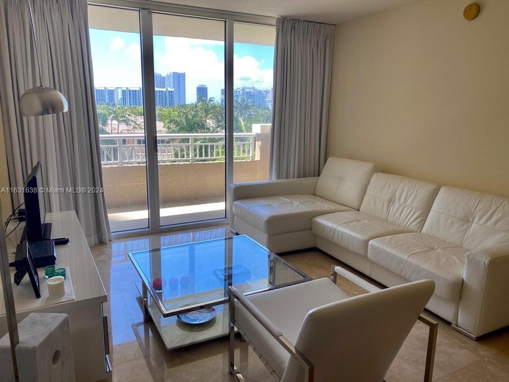 TURNBERRY ON THE GREEN CO - Residential