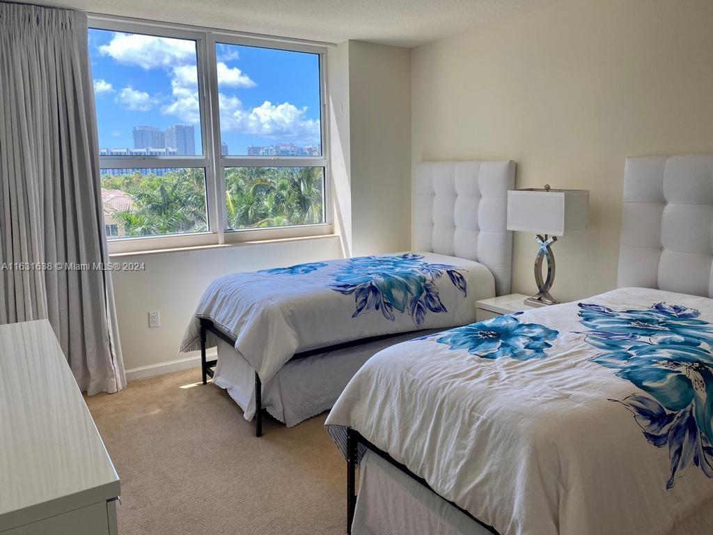 TURNBERRY ON THE GREEN CO - Residential
