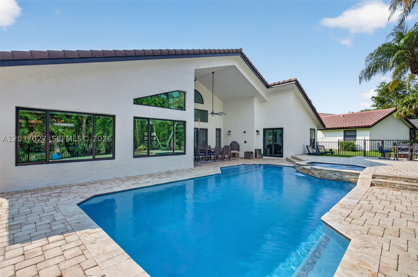 PINE RIDGE - Residential