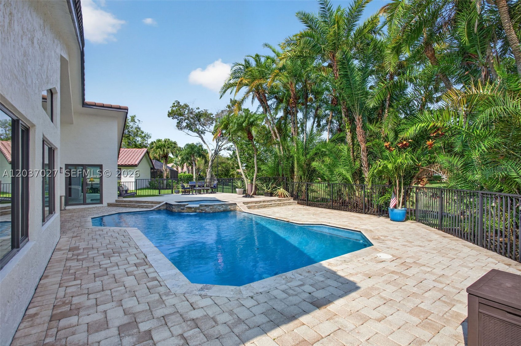 PINE RIDGE - Residential