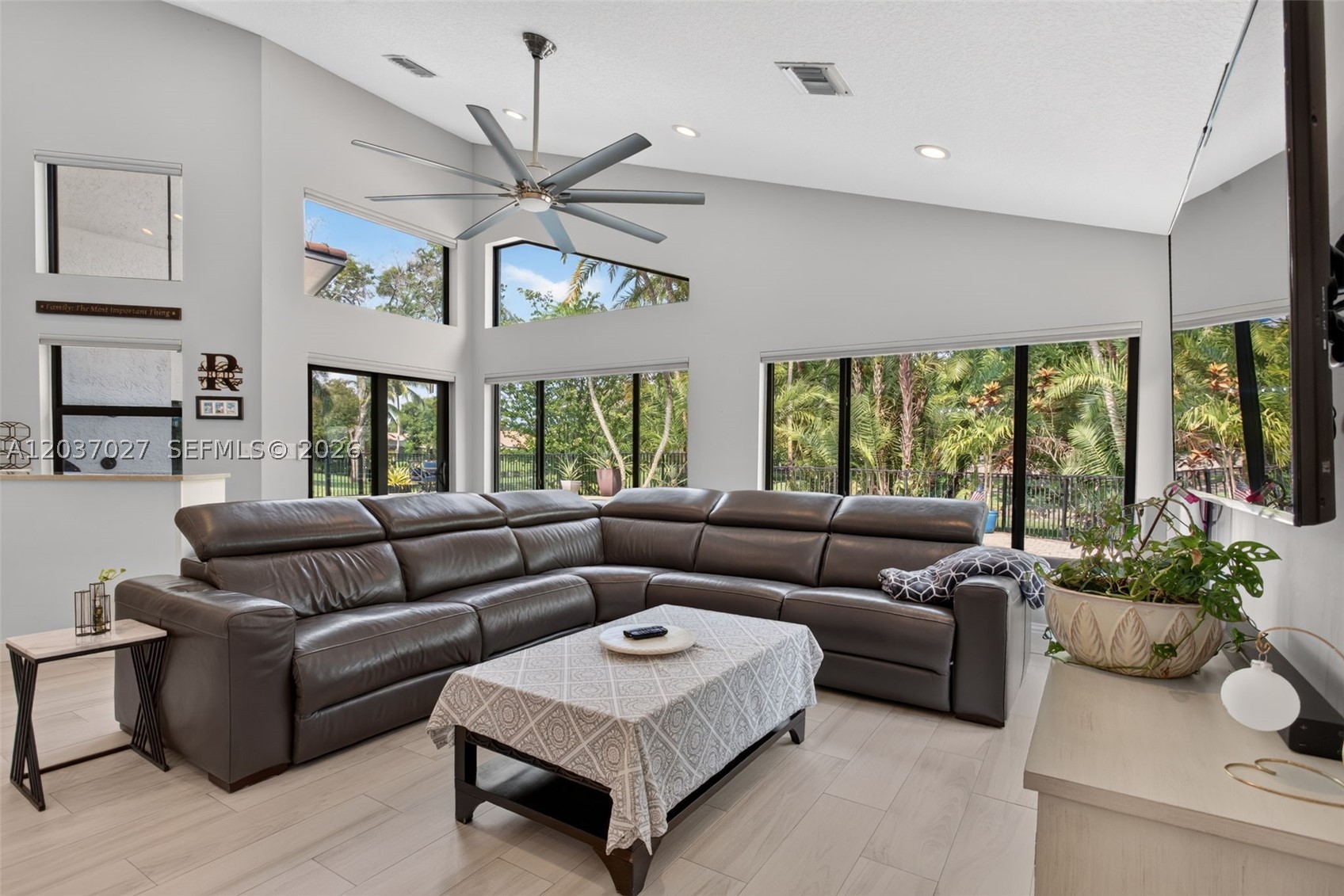 PINE RIDGE - Residential