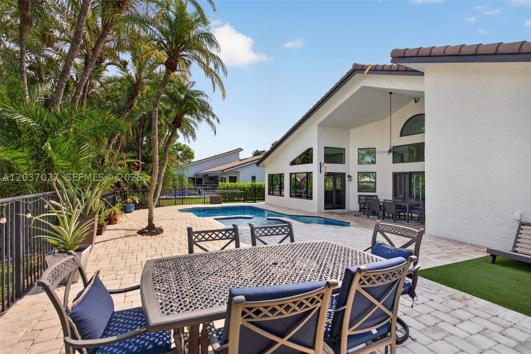PINE RIDGE - Residential