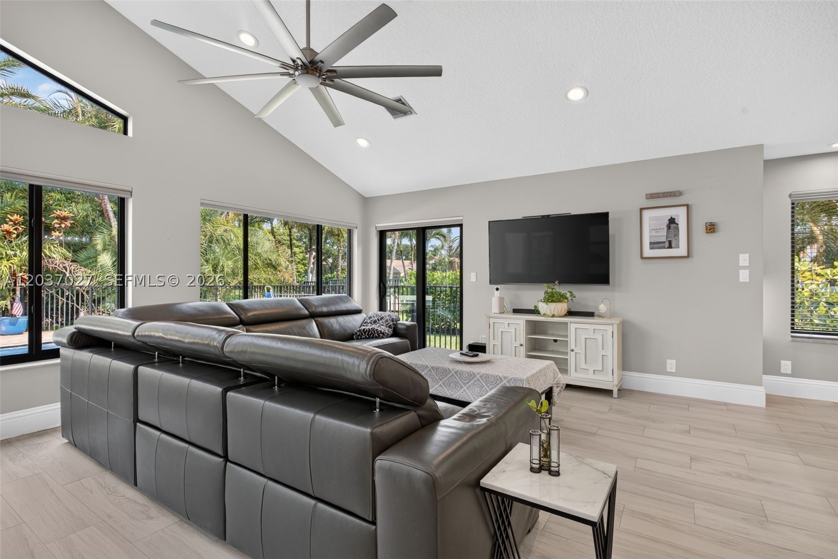 PINE RIDGE - Residential