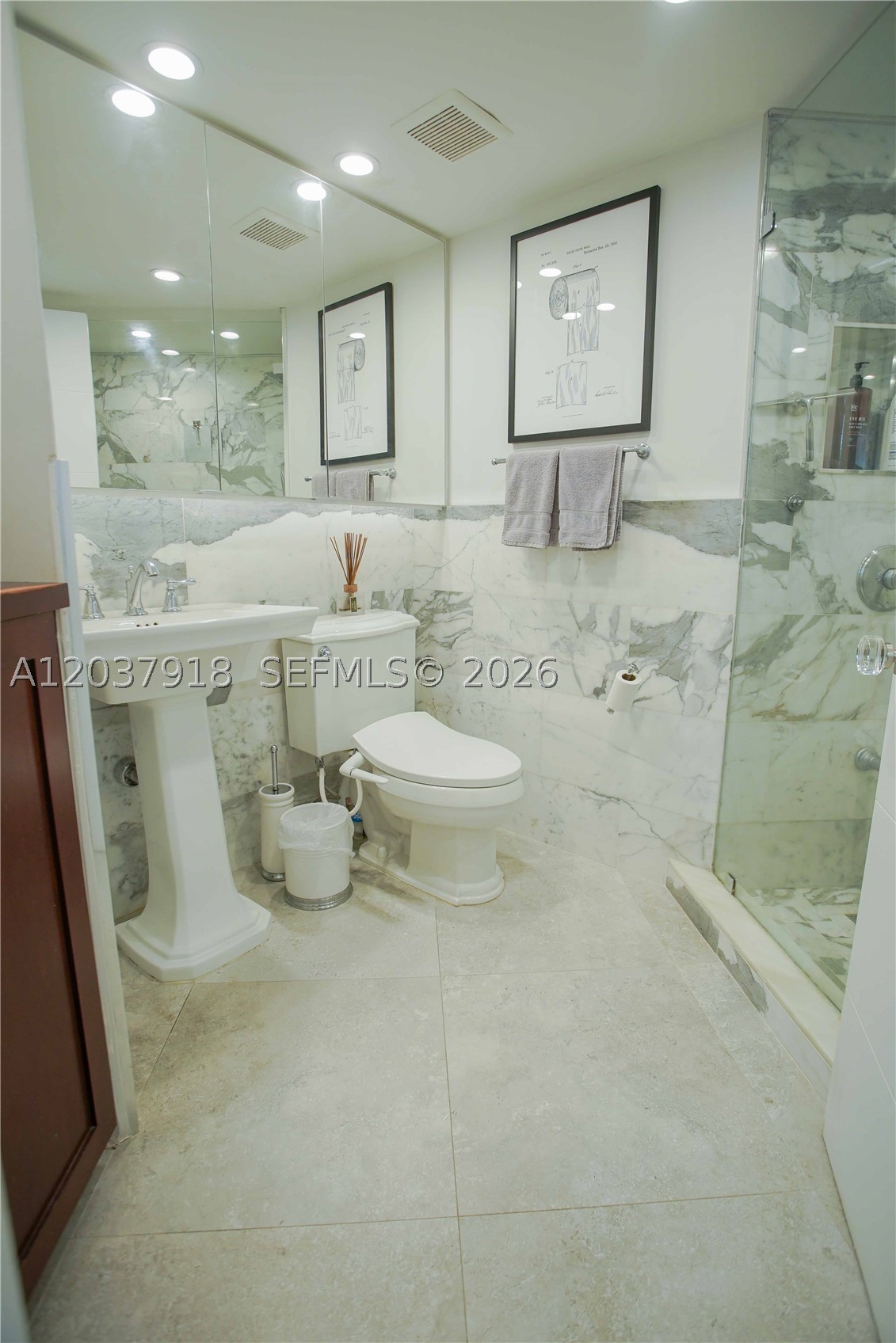 LA RIVE GAUCHE CONDO - Residential Lease