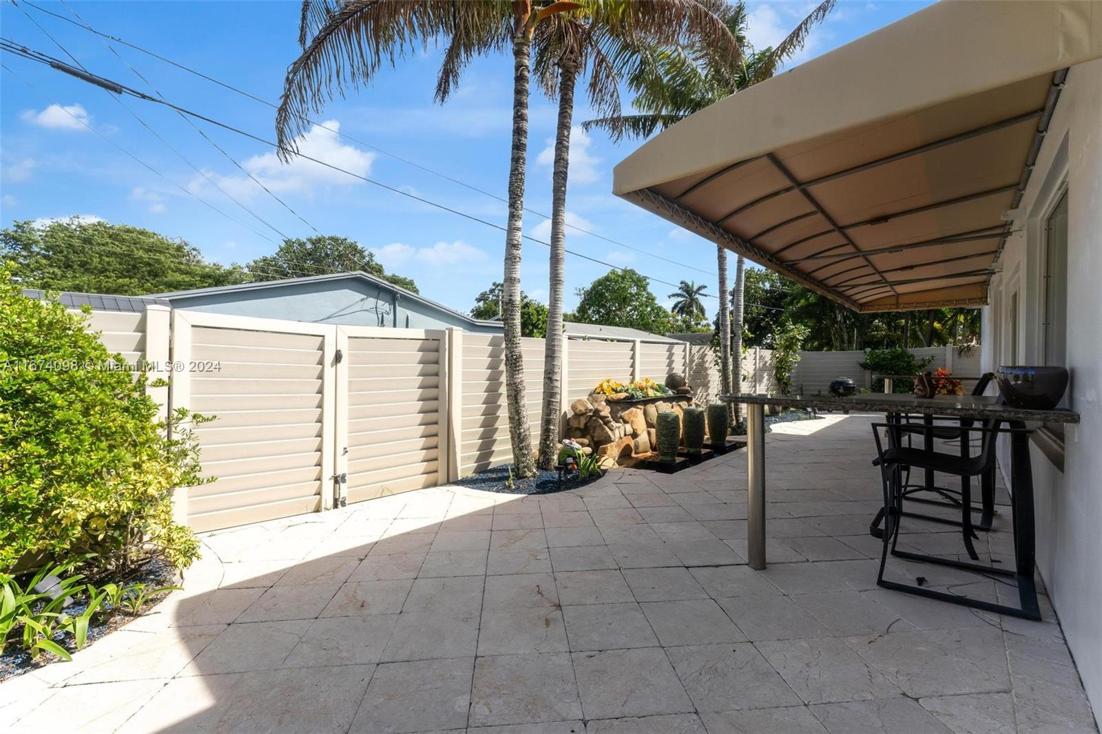 FLAMINGO MANORS - Residential