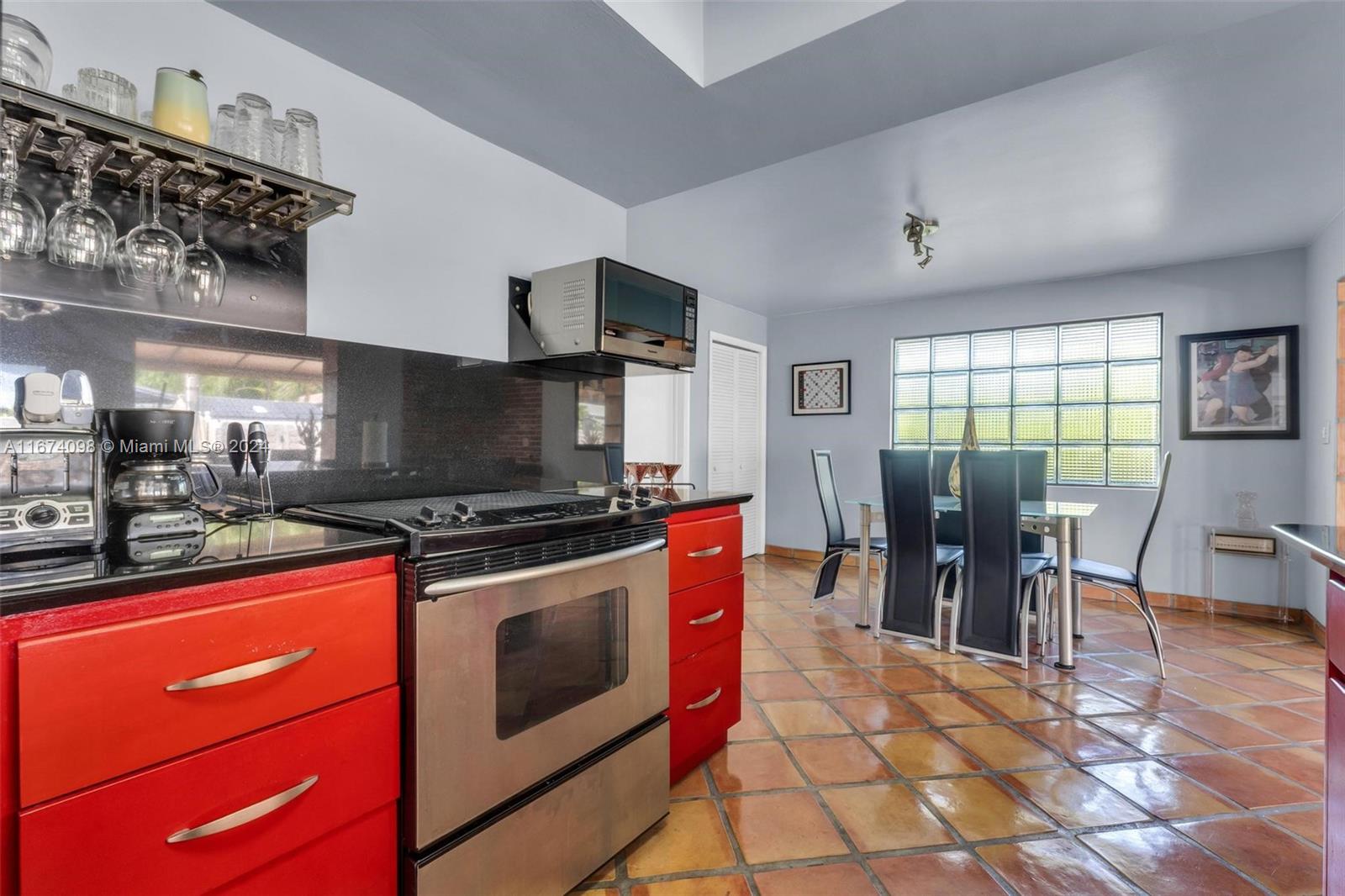 FLAMINGO MANORS - Residential