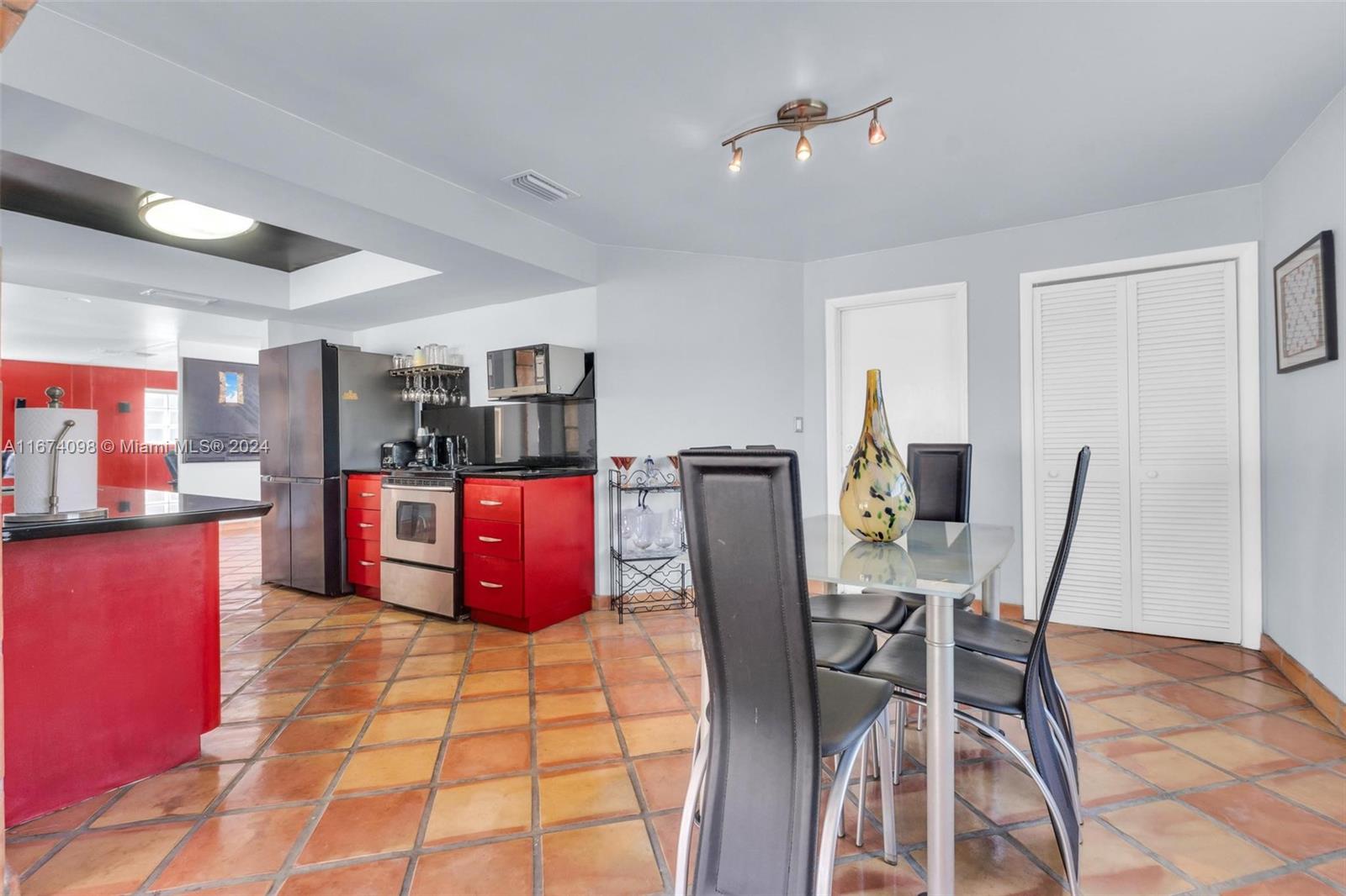 FLAMINGO MANORS - Residential