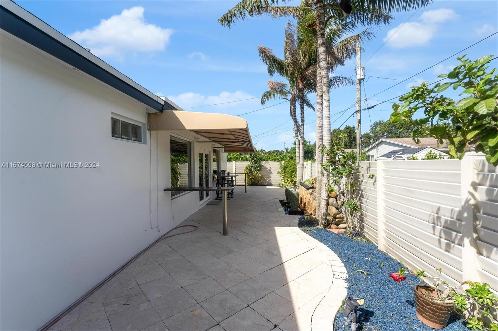 FLAMINGO MANORS - Residential
