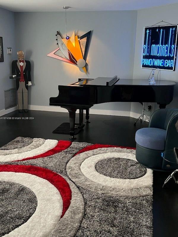 FLAMINGO MANORS - Residential