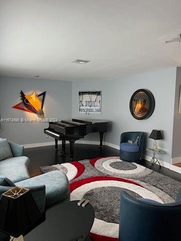 FLAMINGO MANORS - Residential