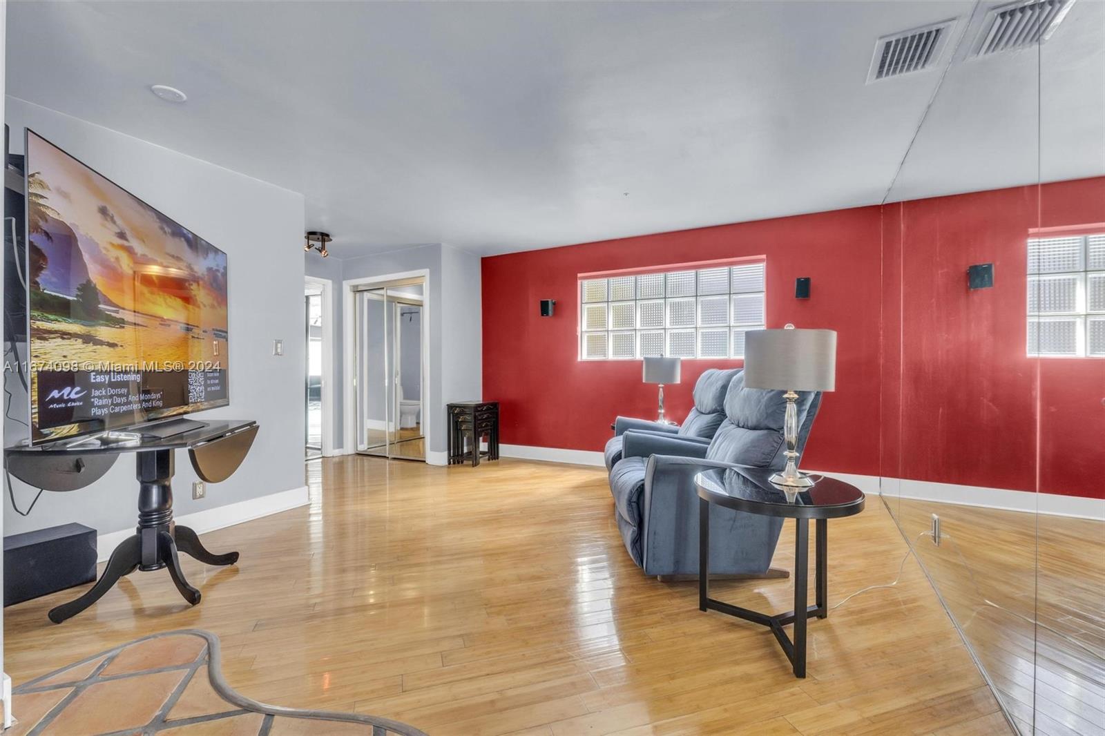 FLAMINGO MANORS - Residential