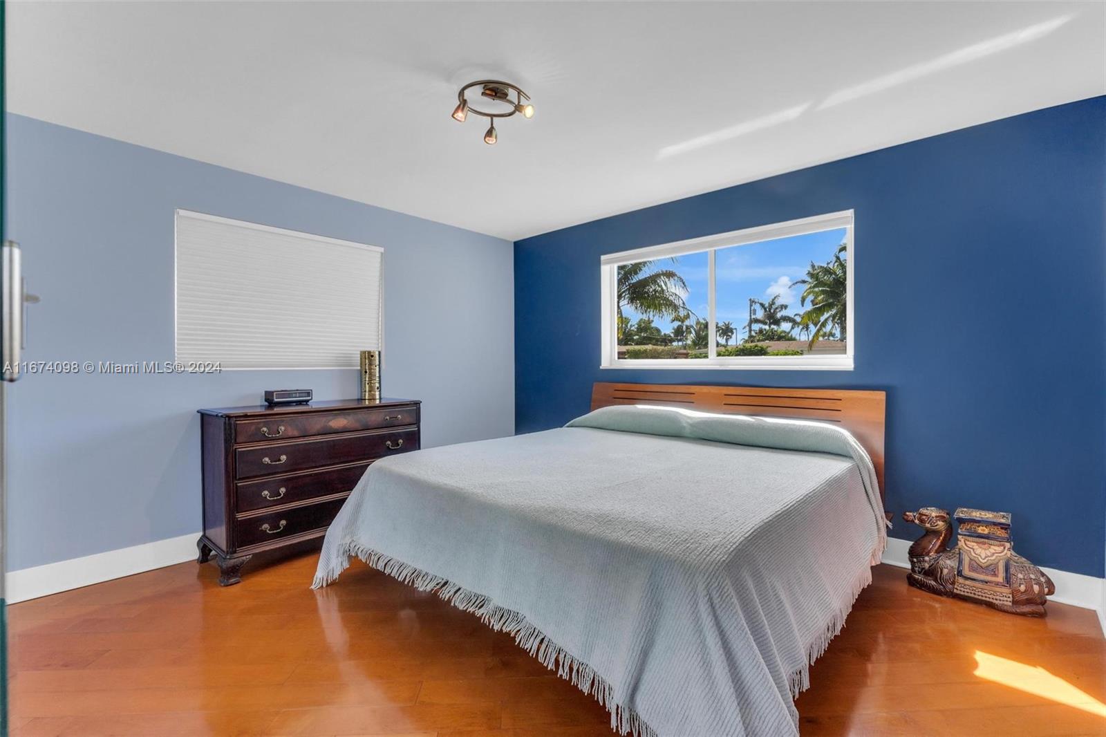 FLAMINGO MANORS - Residential