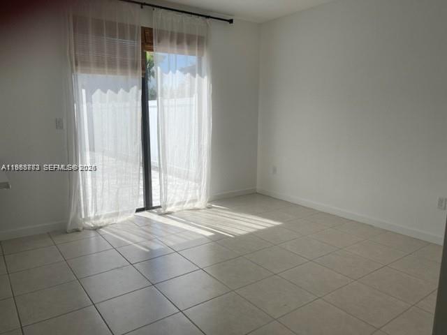 AQUABELLA NORTH REPLAT - Residential Lease