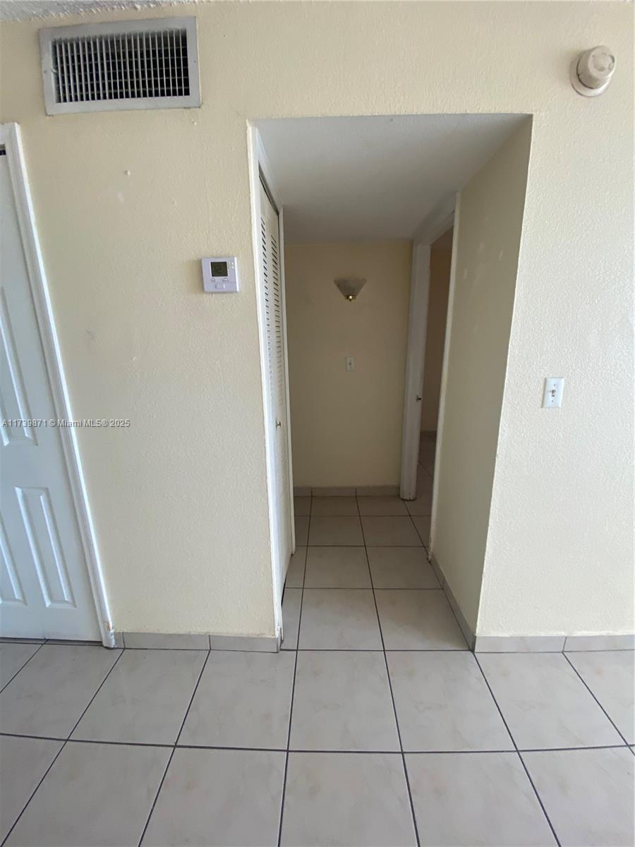LAS ESTRELLAS CONDO - Residential Lease