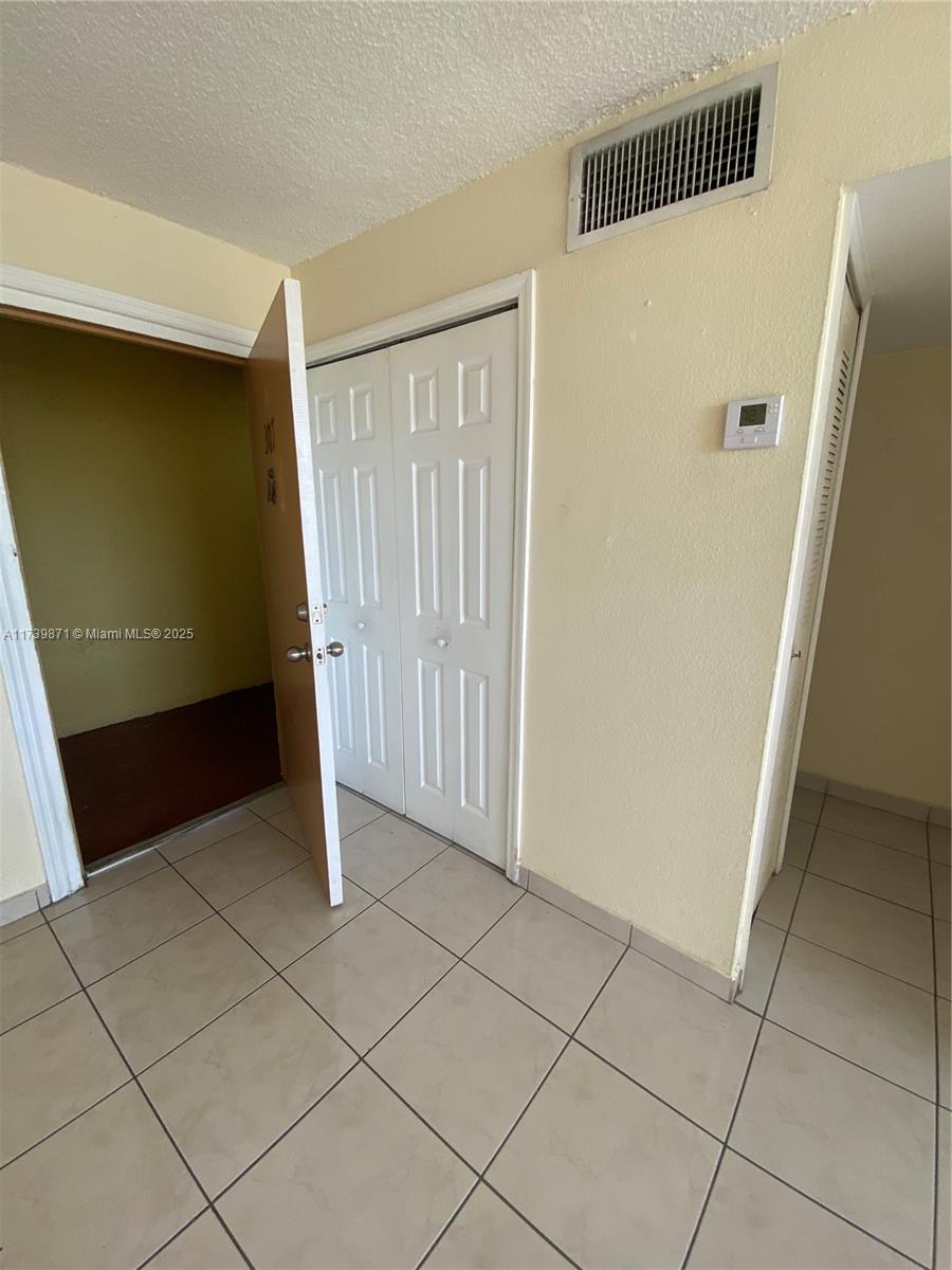 LAS ESTRELLAS CONDO - Residential Lease