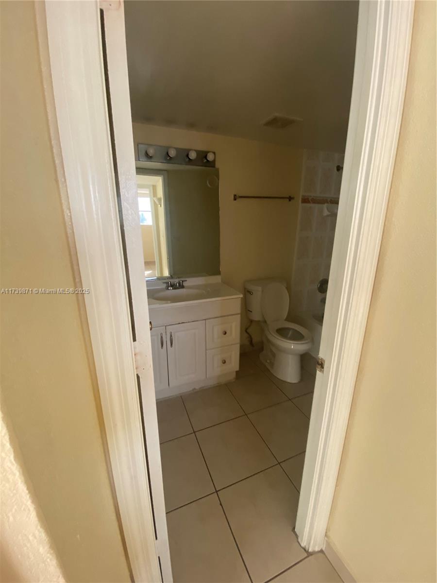LAS ESTRELLAS CONDO - Residential Lease
