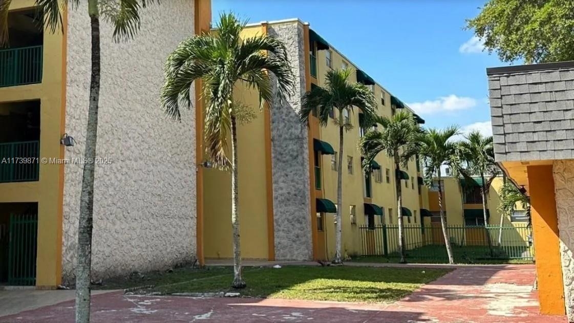 LAS ESTRELLAS CONDO - Residential Lease