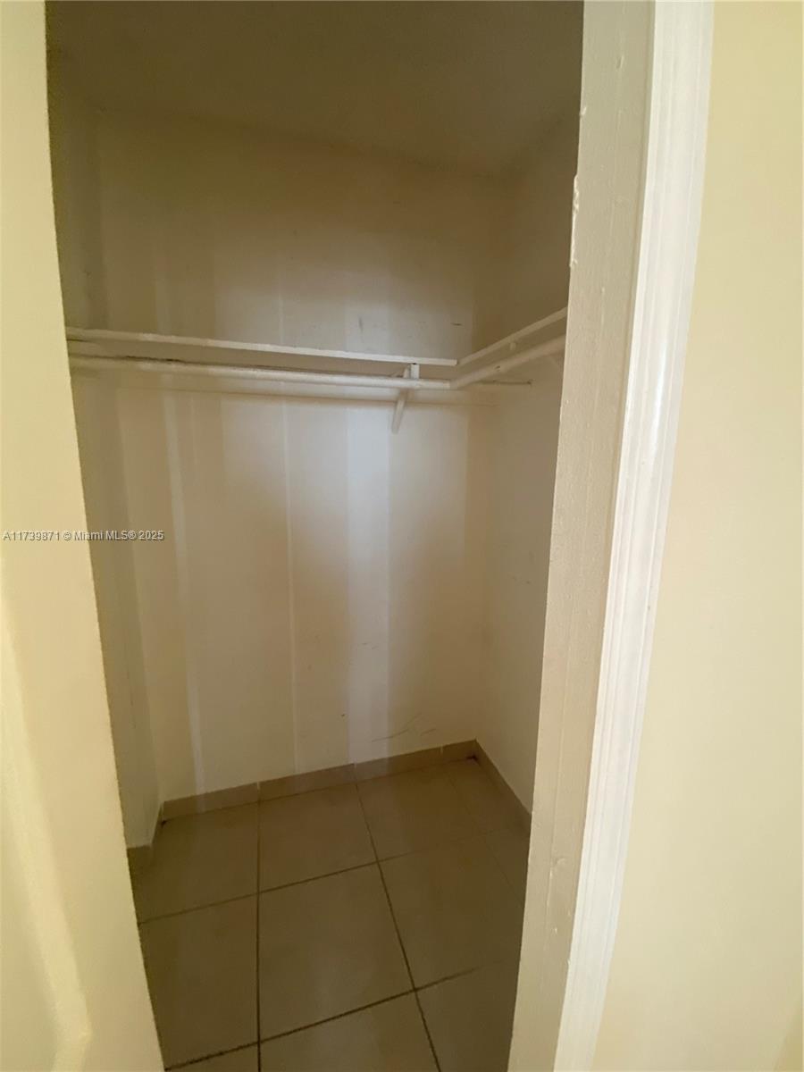 LAS ESTRELLAS CONDO - Residential Lease