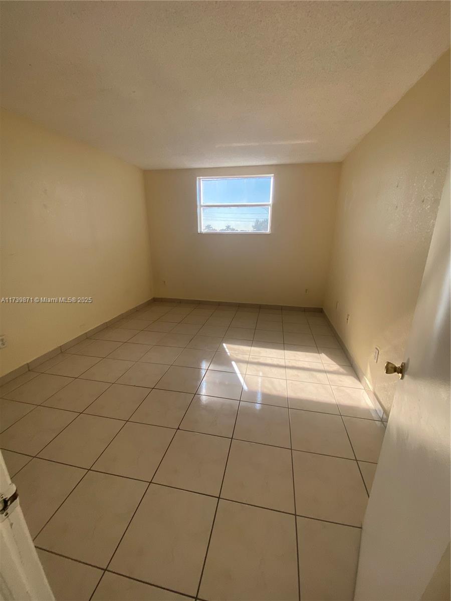 LAS ESTRELLAS CONDO - Residential Lease