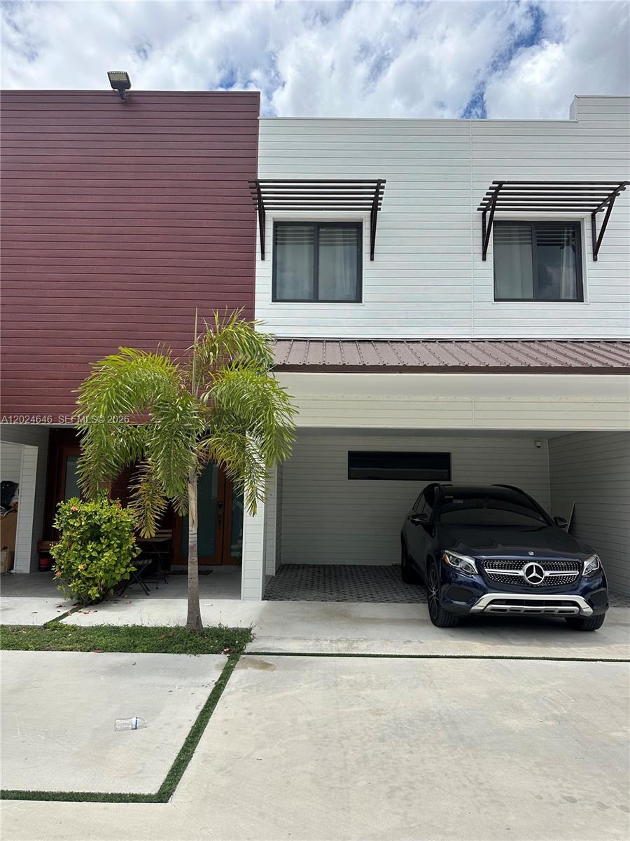 Turn key 3/2.5 townhome perfect for any family! Located in the Florida City. Spacious layout with an exquisite kitchen featuring modern finishes.