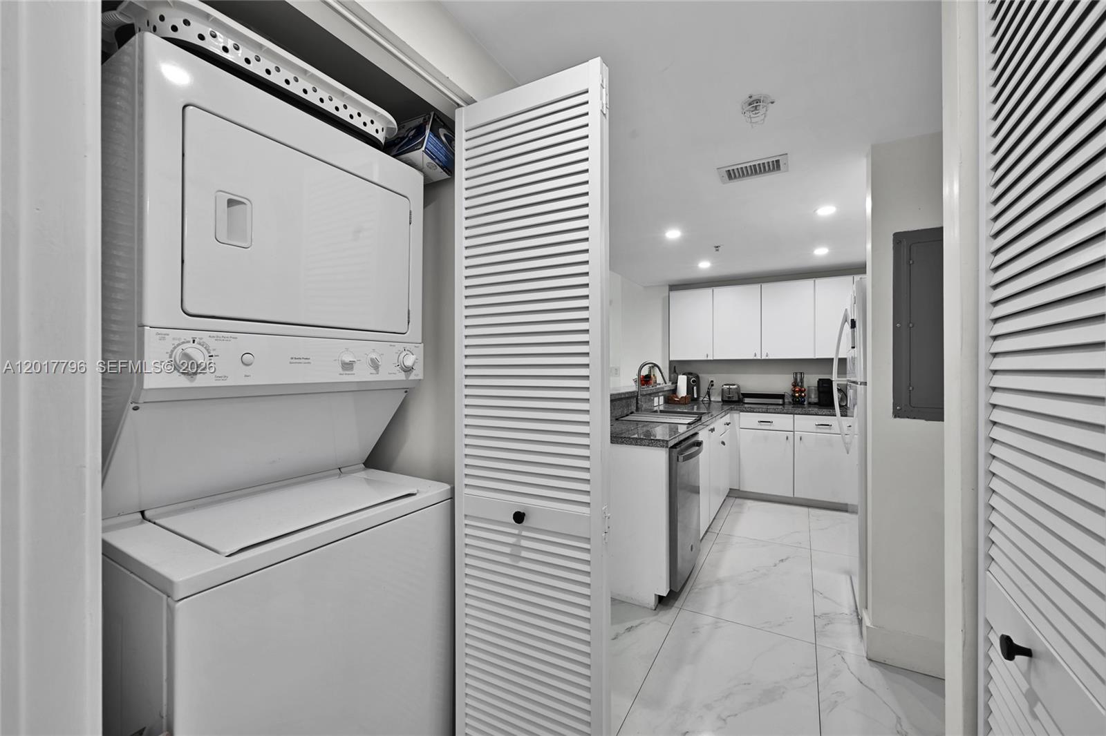 VILLAGGIO IN THE GROVE TO - Residential Lease