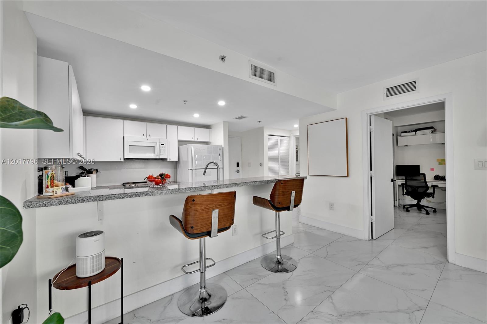 VILLAGGIO IN THE GROVE TO - Residential Lease